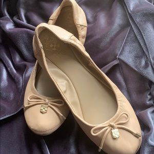 Vince Camuto nude ballet flats. Sz 8 sooo cute!!!
